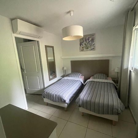 Apartamento Meuble 6 Personnes Remoulins Exterior foto