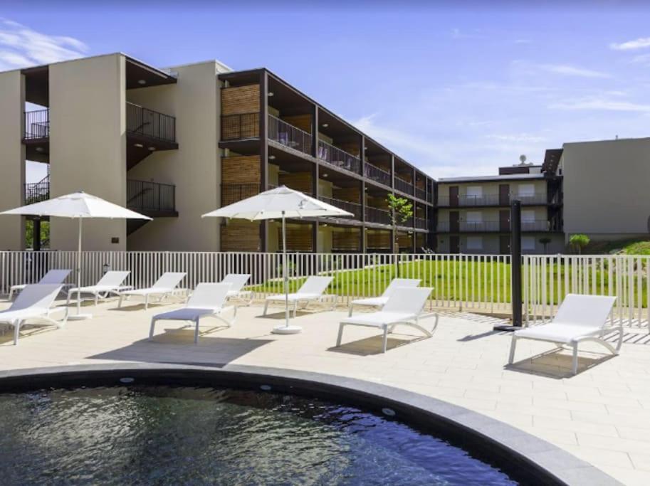 Apartamento Meuble 6 Personnes Remoulins Exterior foto